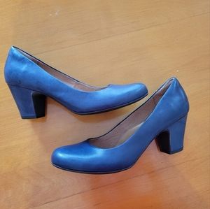 Soft Brand Navy heel 7.5 Myka